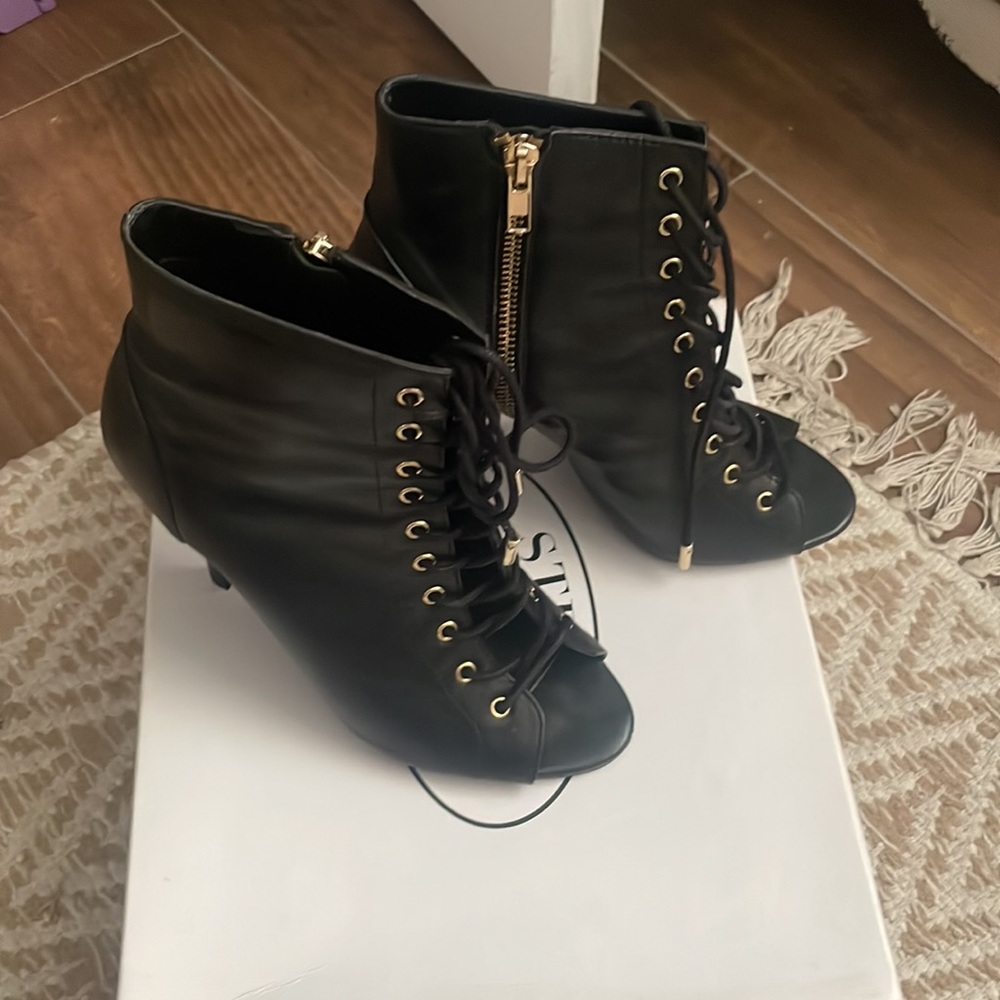 Steve Madden high Heel booties size 7